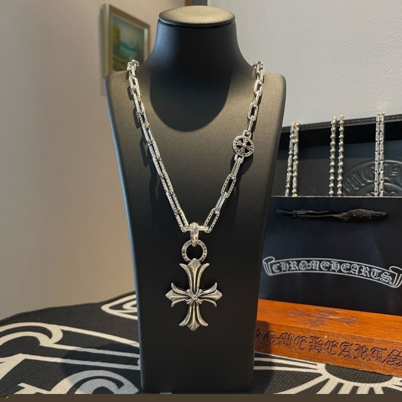 Ch**me He**ts necklaces